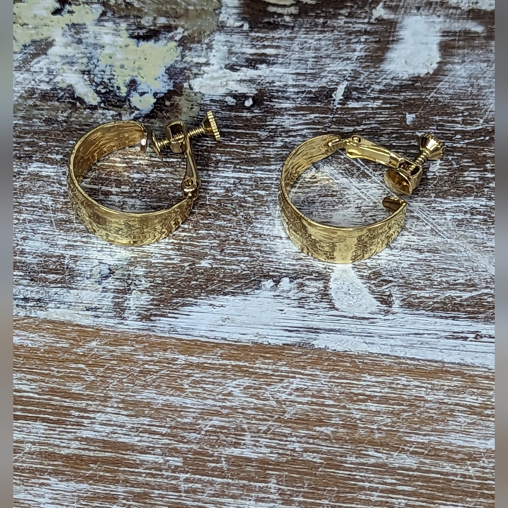 Vintage Napier Gold Tone Textured Screw Back Hoop Earrings